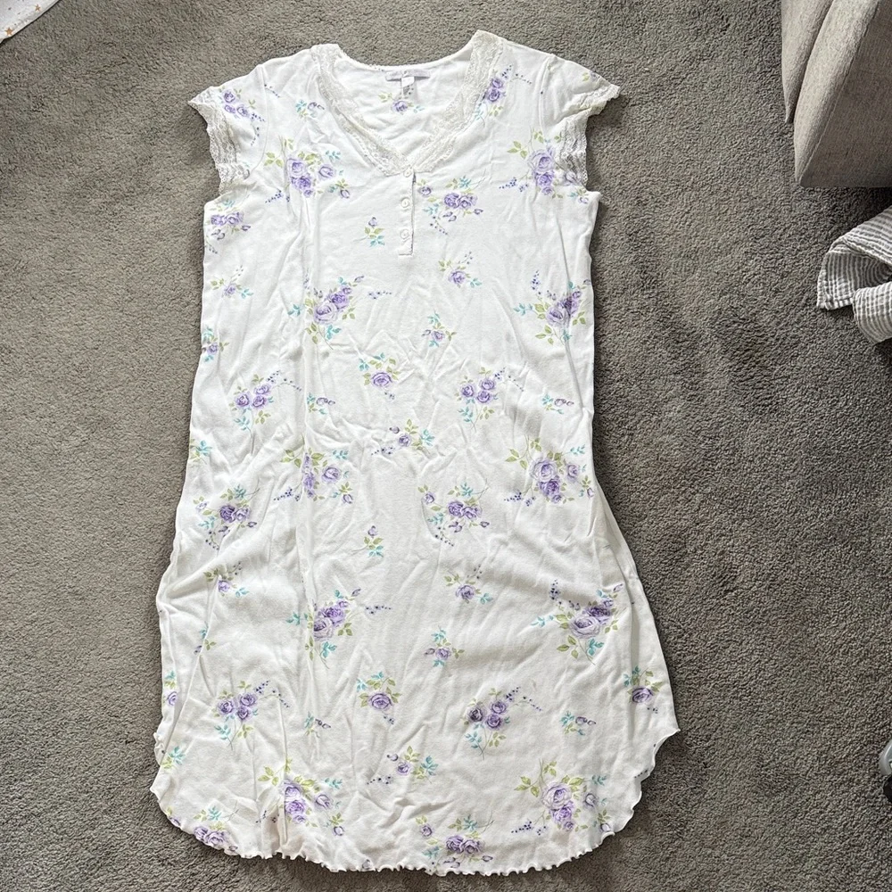 White Floral Nightgown - Picture 1 of 4